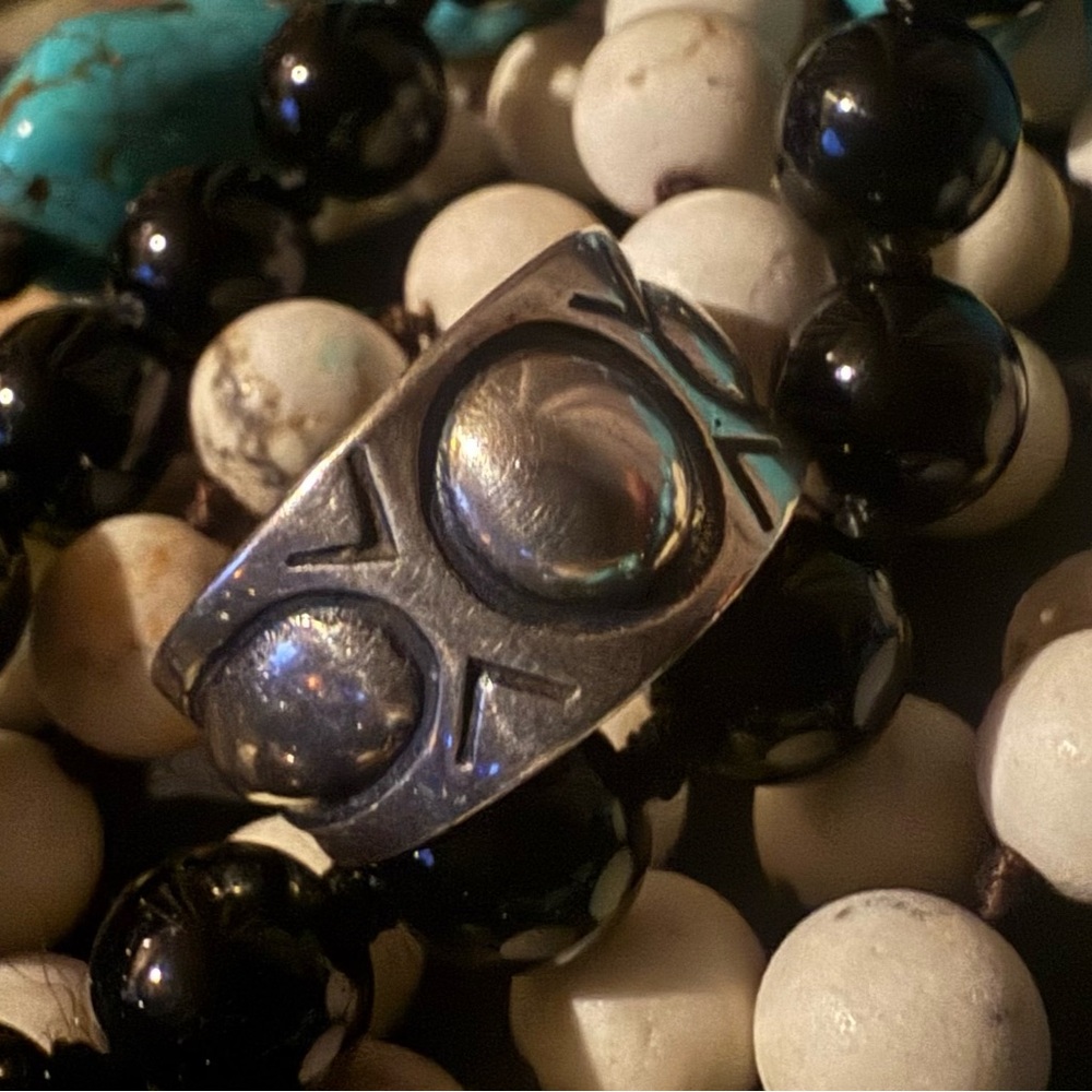 Native American Sterling
Silver Ring Sz 7.25 - Picture 6 of 15